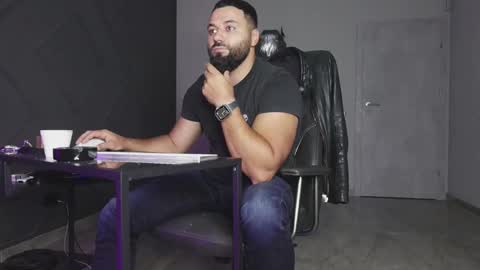 Matthew .. for short call me Matt online show from 10-04-25, 06:28