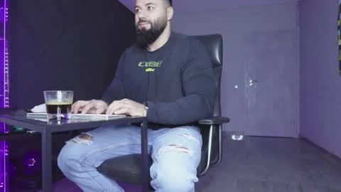 Matthew .. for short call me Matt online show from 12-14-25, 04:40