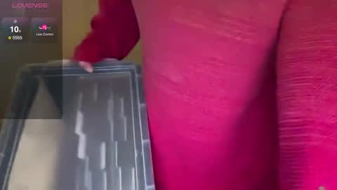 Snapshot of glitterkitty_108 chatting on 11-10-25, 10:53 GlitterKitty 108 online show from 11-10-25, 10:53