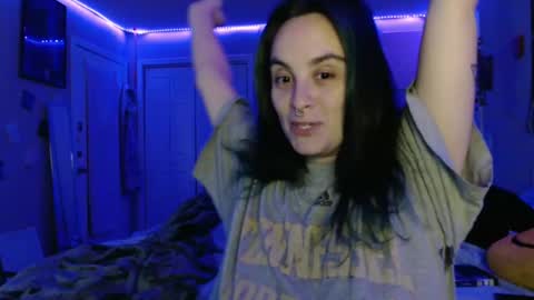 Snapshot of glitterspace chatting on 10-15-25, 08:03 anna online show from 10-15-25, 08:03