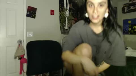 Snapshot of glitterspace chatting on 10-23-25, 04:01 anna online show from 10-23-25, 04:01