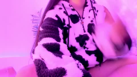 Snapshot of gloomydoll chatting on 10-11-25, 04:49 Mimi online show from 10-11-25, 04:49