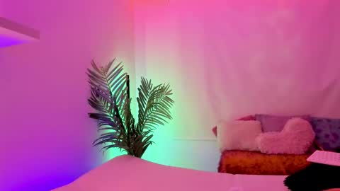 Snapshot of gloomydoll chatting on 10-29-25, 06:09 Mimi online show from 10-29-25, 06:09