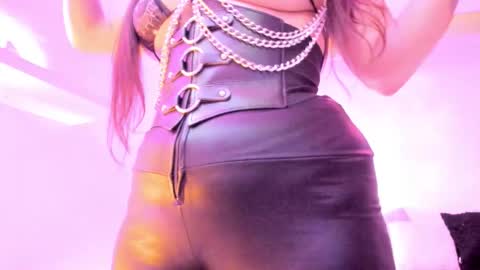 Snapshot of gloomydoll chatting on 11-13-25, 07:57 Mimi online show from 11-13-25, 07:57