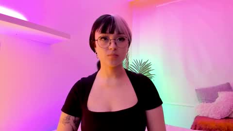 Snapshot of gloomydoll chatting on 11-14-25, 09:24 Mimi online show from 11-14-25, 09:24