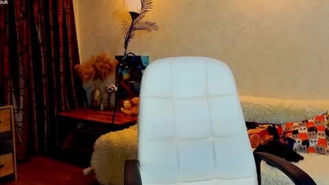 Gloria Wood online show from 11-17-25, 04:35