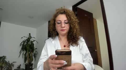 gloriacrespo online show from 03-03-25, 05:50