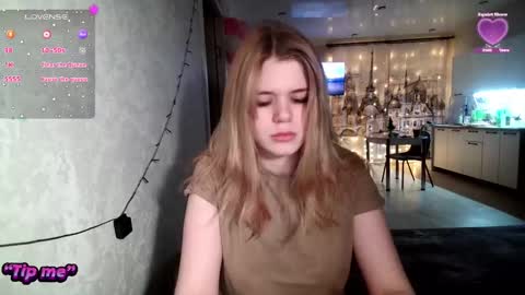  Roxy  online show from 01-04-25, 04:11