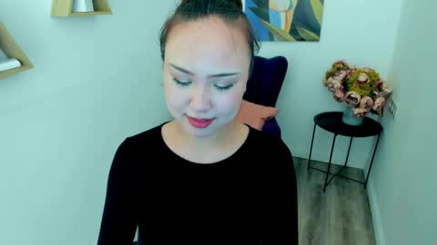 Snapshot of gloweme chatting on 04-04-26, 03:16 Mila online show from 04-04-26, 03:16