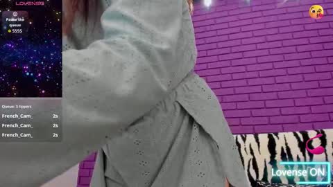 Snapshot of glowmimi chatting on 11-11-25, 09:04 Mia online show from 11-11-25, 09:04