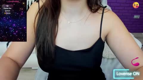 Snapshot of glowmimi chatting on 11-28-25, 08:44 Mia online show from 11-28-25, 08:44