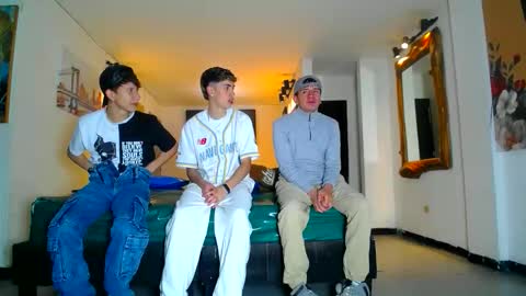 Snapshot of gnecos chatting on 05-30-26, 01:19 THOMAS AND DAMIAND online show from 05-30-26, 01:19