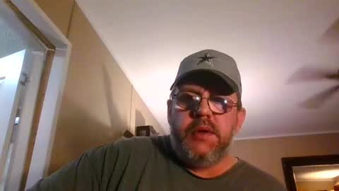 Snapshot of gobey33 chatting on 11-18-25, 01:11 IDKIDCIDGAF online show from 11-18-25, 01:11