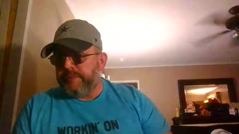 Snapshot of gobey33 chatting on 11-27-25, 01:18 IDKIDCIDGAF online show from 11-27-25, 01:18