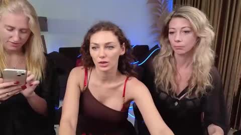   330 UTC2 girls   online show from 12-19-24, 03:40