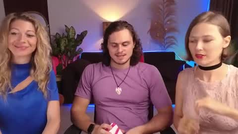   330 UTC2 girls   online show from 01-12-25, 03:28