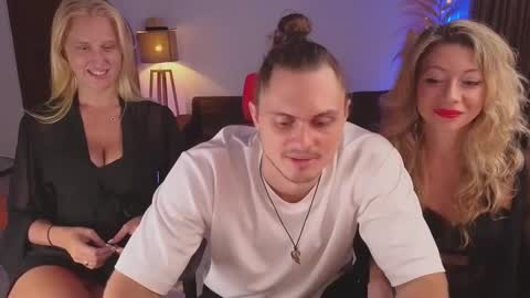   330 UTC2 girls   online show from 02-12-25, 03:18