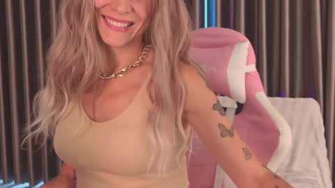 Snapshot of goddess_stars chatting on 04-28-26, 10:09 Katarina online show from 04-28-26, 10:09