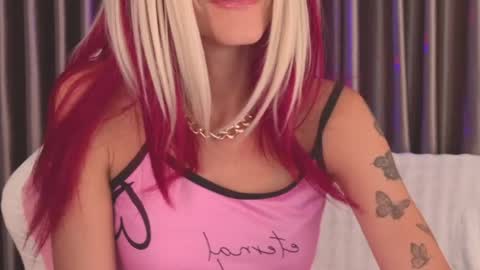 Snapshot of goddess_stars chatting on 05-07-26, 01:16 Katarina online show from 05-07-26, 01:16
