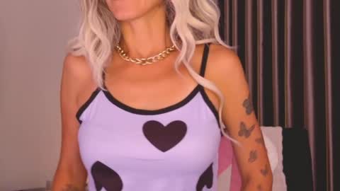 Snapshot of goddess_stars chatting on 06-06-26, 12:10 Katarina online show from 06-06-26, 12:10