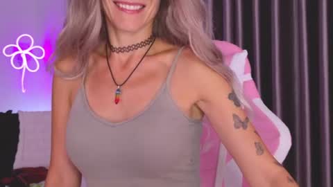 Snapshot of goddess_stars chatting on 06-10-26, 12:37 Katarina online show from 06-10-26, 12:37