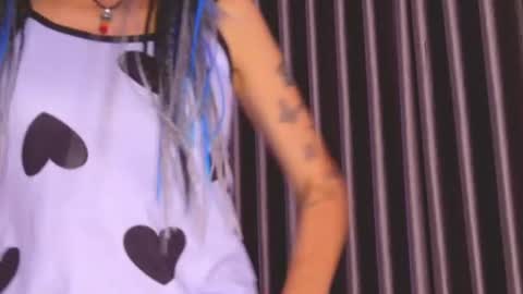 Snapshot of goddess_stars chatting on 06-12-26, 01:32 Katarina online show from 06-12-26, 01:32