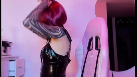 vee online show from 10-27-25, 05:22