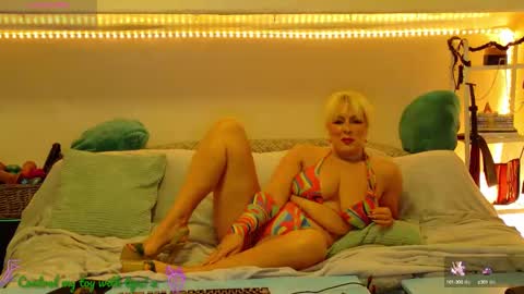 Snapshot of goddessalimony chatting on 02-25-25, 10:07 Goddess Alimony online show from 02-25-25, 10:07