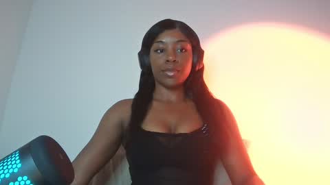 Snapshot of goddessblackk chatting on 12-19-24, 03:40 Miss Raven Black online show from 12-19-24, 03:40