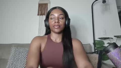 Snapshot of goddessblackk chatting on 02-11-26, 02:16 Miss Raven Black online show from 02-11-26, 02:16