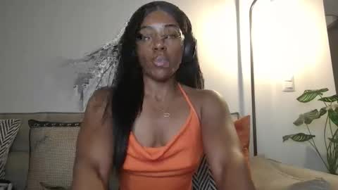 Snapshot of goddessblackk chatting on 04-05-26, 01:47 Miss Raven Black online show from 04-05-26, 01:47