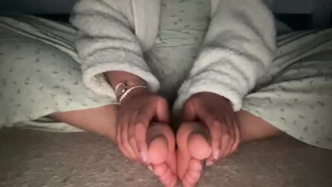 Snapshot of goddesselxo chatting on 04-26-26, 07:22 Goddess L online show from 04-26-26, 07:22