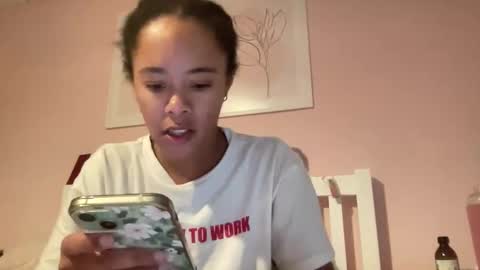 Snapshot of goddesselxo chatting on 05-19-26, 06:25 Goddess L online show from 05-19-26, 06:25