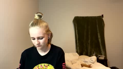 feyaa22 online show from 12-09-24, 12:45