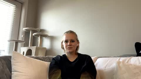 feyaa22 online show from 12-10-24, 07:43