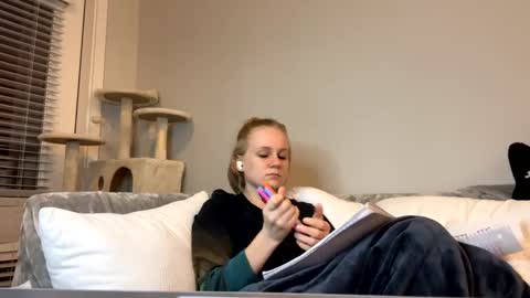 feyaa22 online show from 12-11-24, 02:41