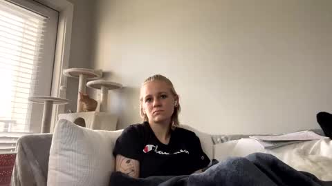 feyaa22 online show from 12-11-24, 01:17