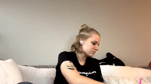 feyaa22 online show from 12-11-24, 04:31