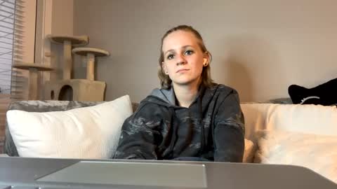 feyaa22 online show from 12-11-24, 10:38