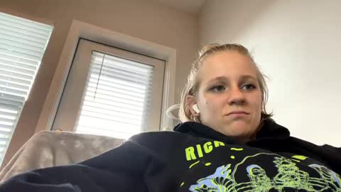 feyaa22 online show from 12-13-24, 08:37