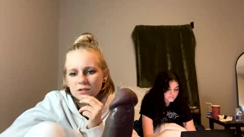 feyaa22 online show from 12-15-24, 03:13