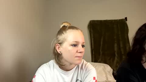 feyaa22 online show from 12-18-24, 02:28