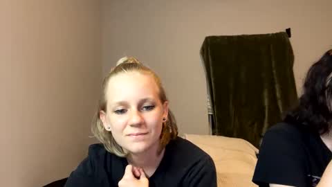 feyaa22 online show from 12-19-24, 02:01