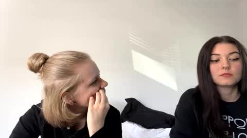 feyaa22 online show from 01-05-25, 04:38