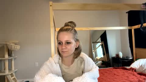 feyaa22 online show from 01-11-25, 04:57