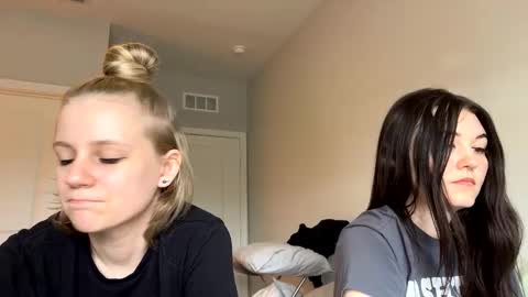 feyaa22 online show from 01-17-25, 04:26