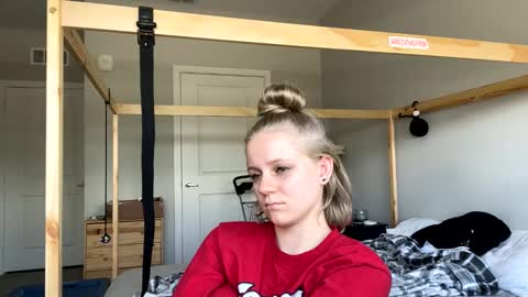 feyaa22 online show from 01-31-25, 04:48