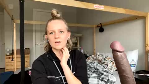 feyaa22 online show from 02-01-25, 04:44