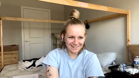 feyaa22 online show from 02-06-25, 04:25