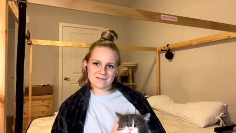 feyaa22 online show from 02-07-25, 12:09